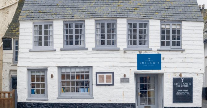 Julicherwines's tweet photo. Julicher Pinot Noir served Nathan Outlaws 2 star Michelin restaurant Port Isaac Cornwall! Doc Martins village. https://t.co/8eApfvEeTe