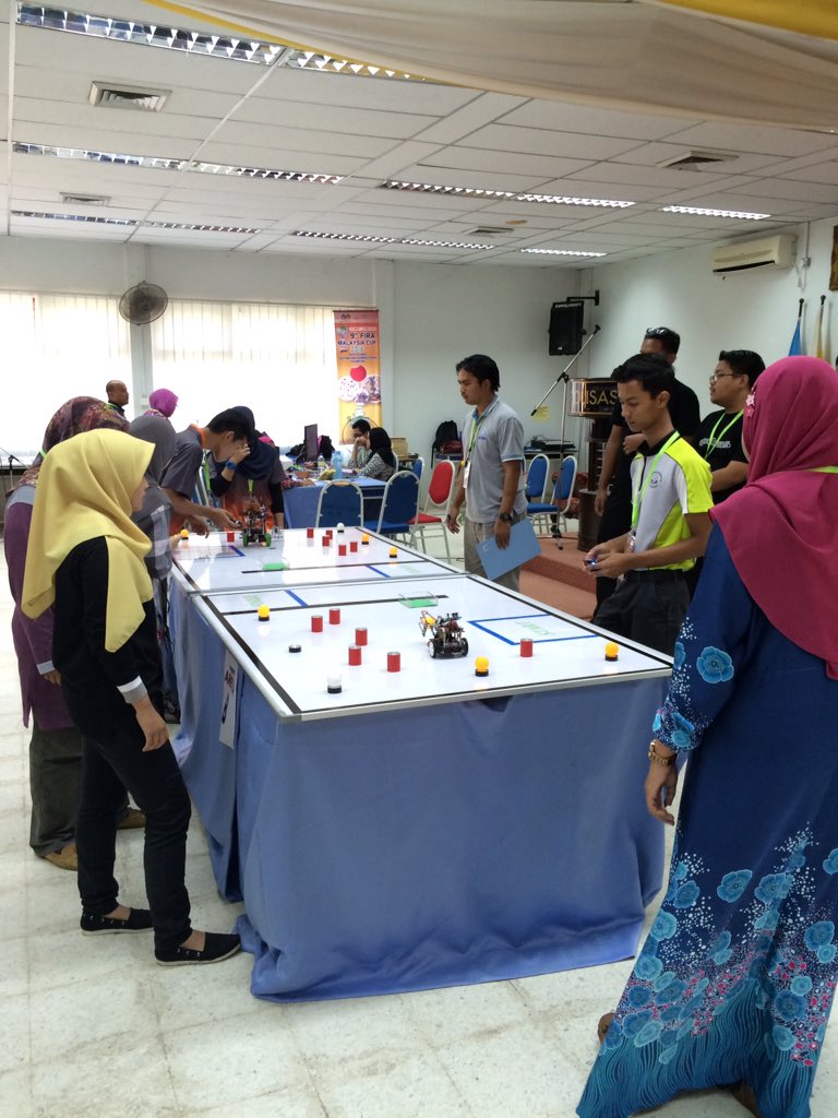 FIRACup2016's tweet photo. Pertandingan MyBOT sedang berlangsung di Dewan KoKurikulum POLISAS sekarang.
@KuantanTV #FIRACup2016 https://t.co/9KNskXQFBF