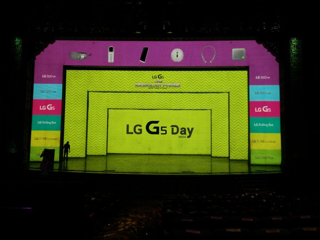 qualcomm_in's tweet photo. We're all pumped up for the #LGG5 launch! Weβll be on a roll in 10 mins! #LGG5 #Snapdrgon https://t.co/bo0ey3W4e1