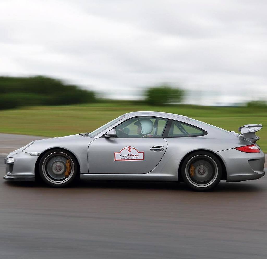 A lot of panning photos right now 😬🚙💨 #GT3