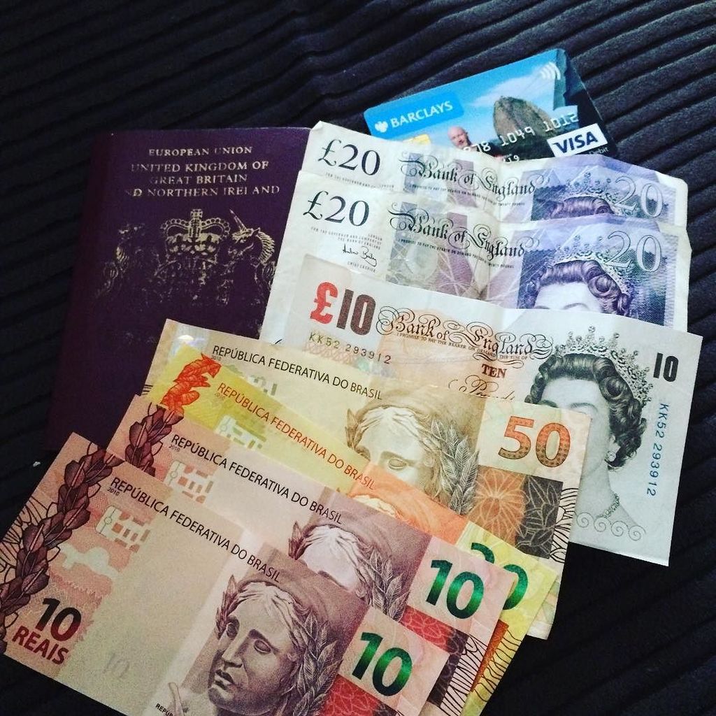 Money, Passport, Card.  Ready for holiday.  Dinheiro, passaporte, cartão. Pronto para as f… ift.tt/1UttEcA