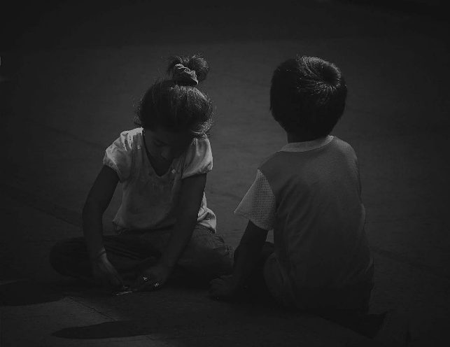 Mankool_Guatema's tweet photo. "Quienes comparten nuestra niñez, nunca parecen crecer" - Graham Greene 
#guatemala #byn #grain #film #35mm #niños … https://t.co/eu1PJ4YOye