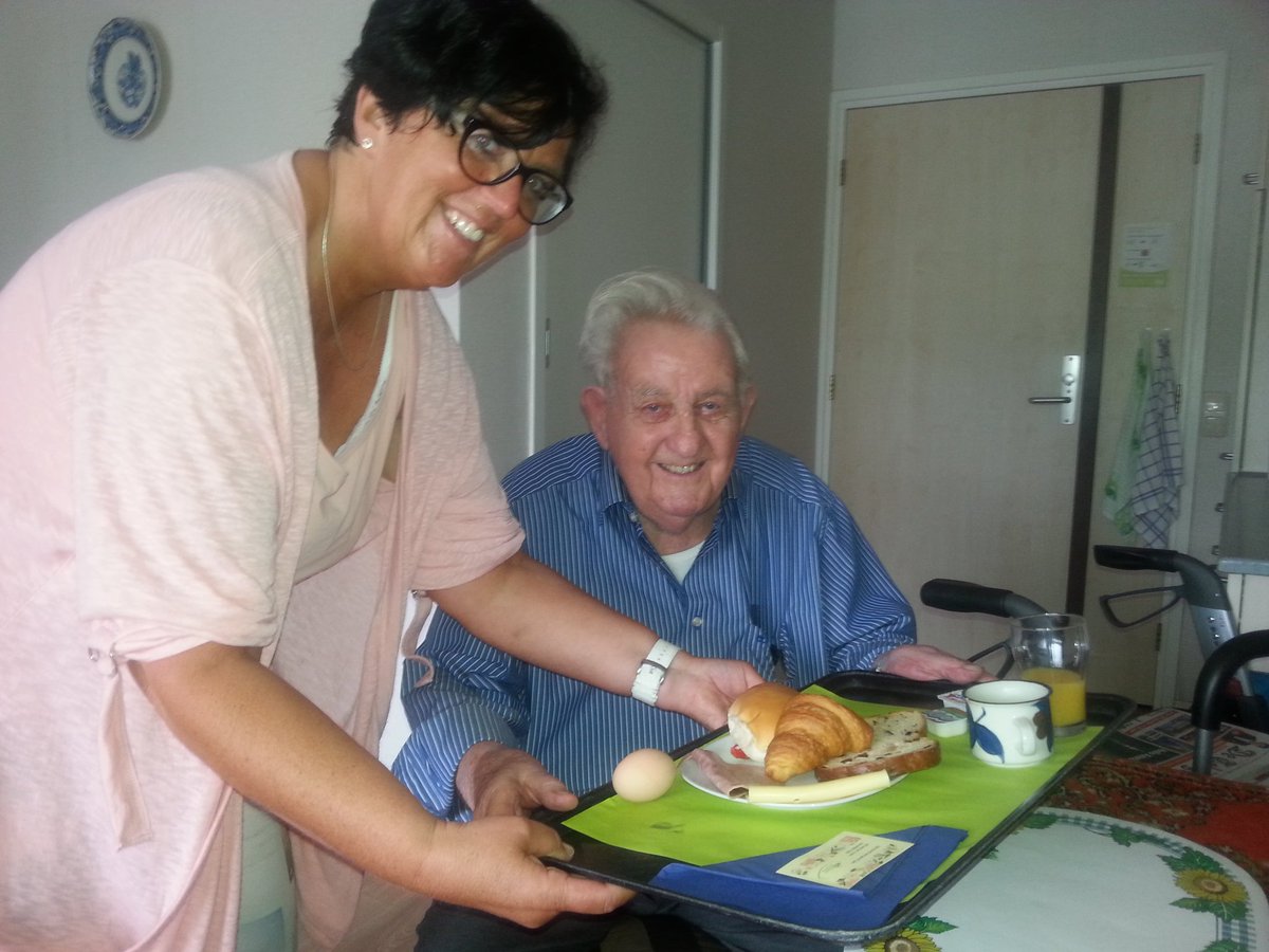 G_Pannekoek's tweet photo. @wzuveluwe WZC Rehoboth bieden alle cliënten een ontbijt op bed.# jubileum 40jaar! We vieren feest vandaag! https://t.co/uV7zQRfAlM