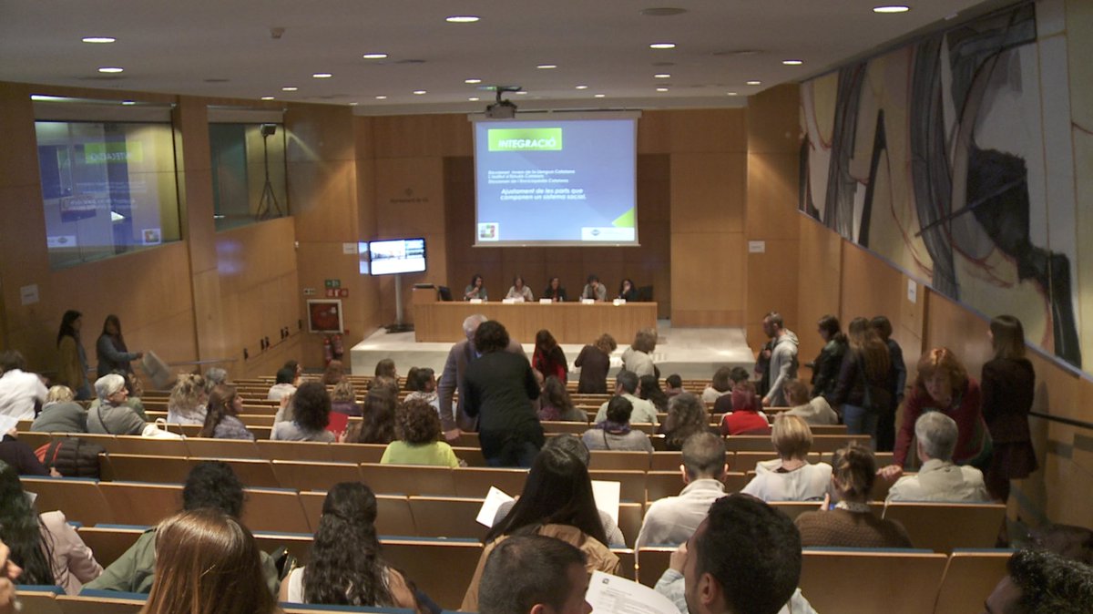 ASCISAM's tweet photo. #video"Integració d'Addicc. en SM:real o ficció" IVCongrés @ASCISAM #IVCCISM #SalutMental
https://t.co/tnz3esoqn2 https://t.co/q9hHfL73qI