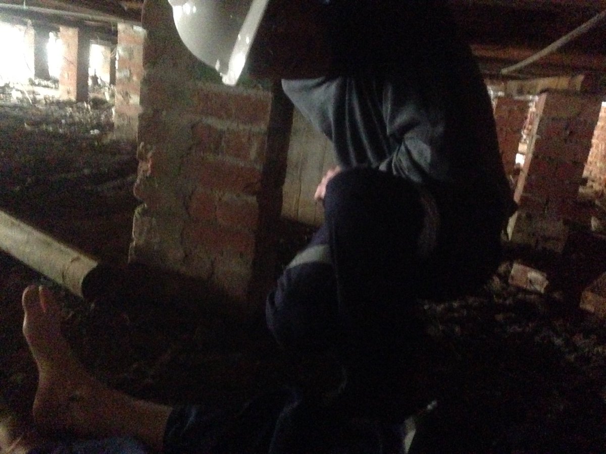 Mitchell_Medic's tweet photo. Stepping up scenarios for the last week of #BMS327, difficult pt extraction underneath a building #trauma #goodtimes https://t.co/vAnouJBKXL