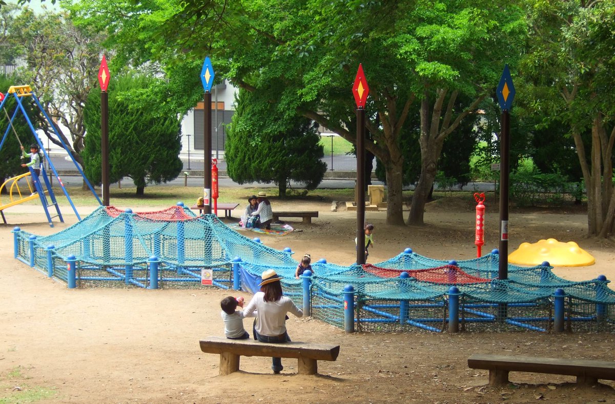 いばらきの公園 ワンチーム茨城 千波公園 水戸市 千波湖の南側高台にある 少年の森 はカラフルで楽しい遊具がたくさんあります 大きな芝生の広場もあるのでお弁当をもって遊びに行くのがオススメです