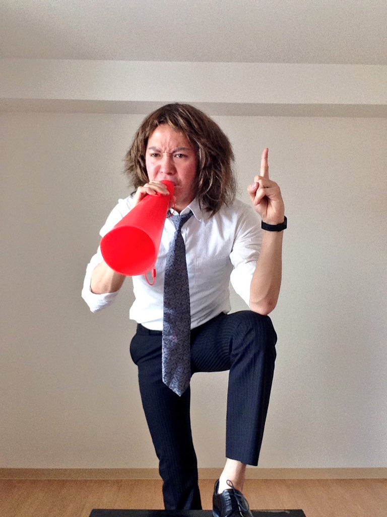 スーツにくるぶしソックス