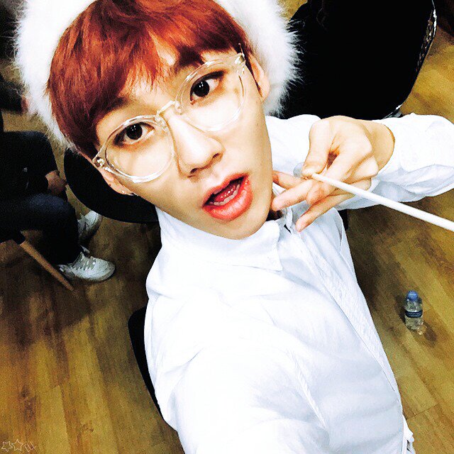 Fuck_Yellow's tweet photo. 일훈오빠 인스타 보정
윙갈디움레이뷔오우싸아
(원본/보정)
로고 바꿨어용😁 https://t.co/qtSoiepmvE