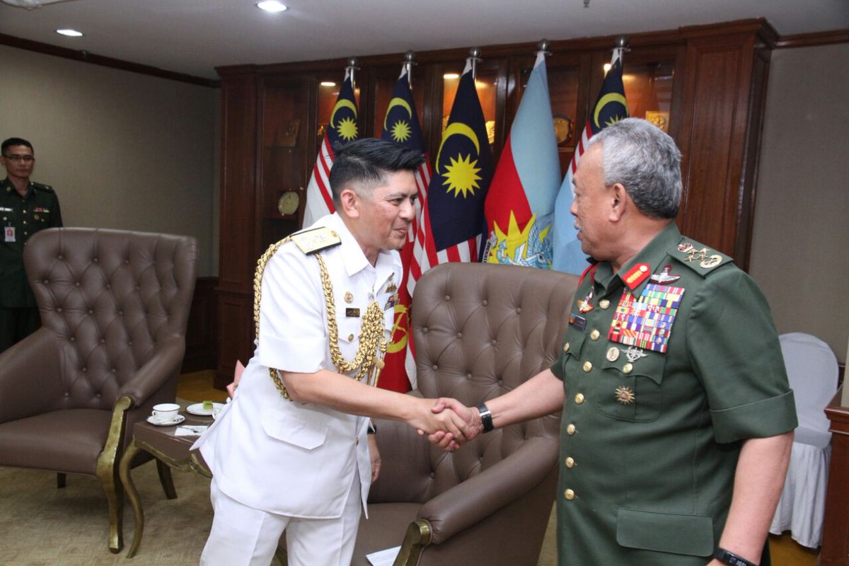 tldm_rasmi's tweet photo. Pertemuan Pemerintah #TLDB ke atas YB DS @mjoharibaharum, Panglima Angkatan Tentera & DS @mykamarul @1MinDef https://t.co/I3IKtdKd7I