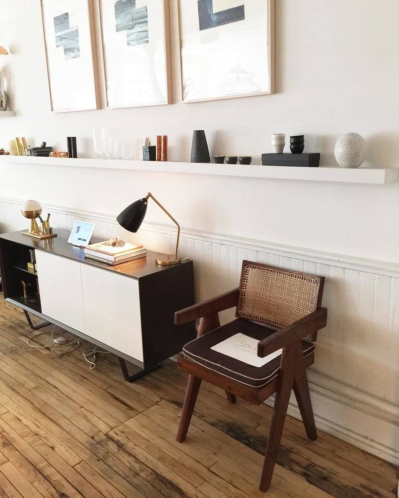 ift.tt/1TzXkn3 The chair ❤️ @thelinenyc #throwback #newyork #pierrejeanneret #wood #vintagedesign #modern…