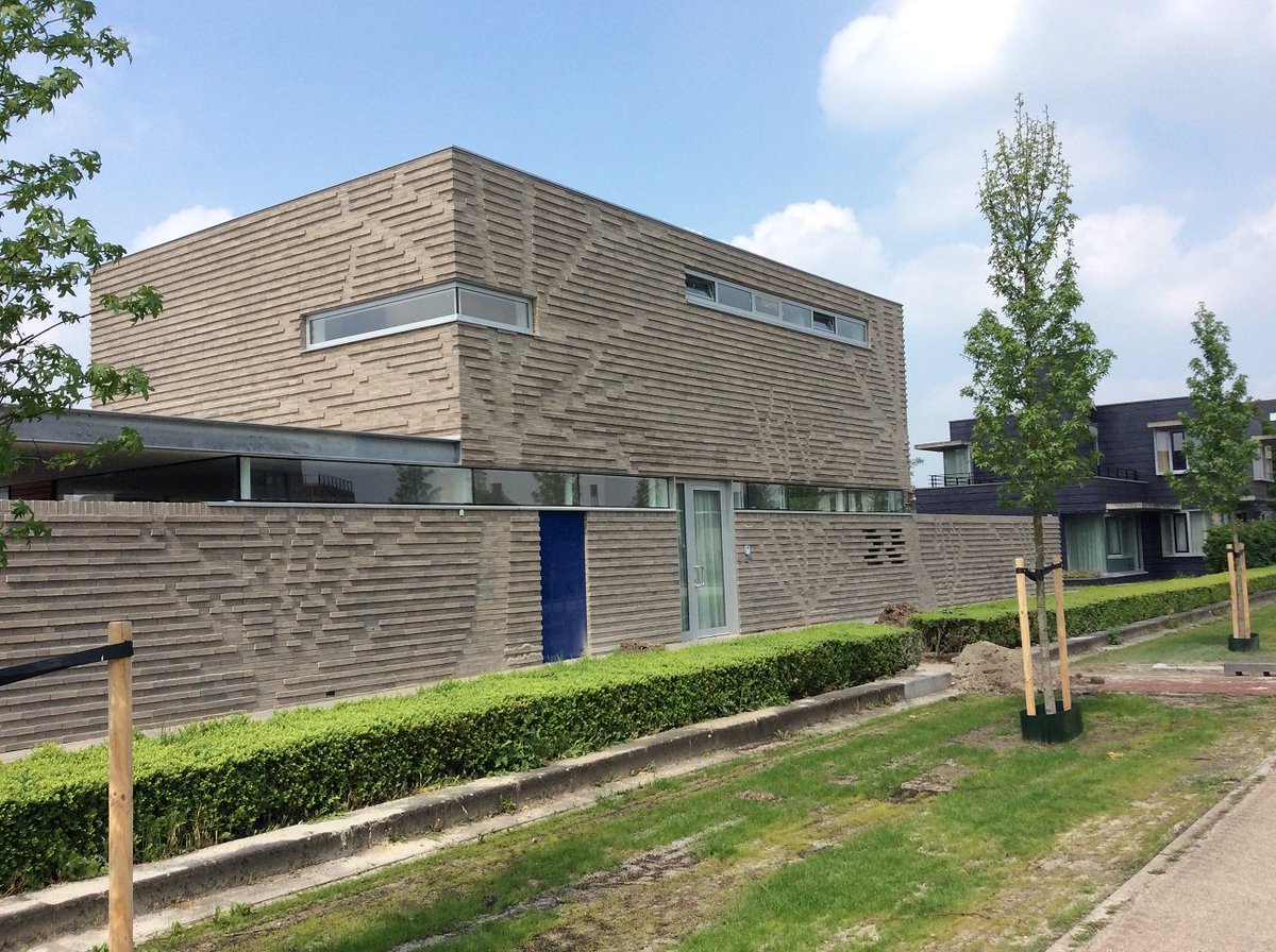 Enschede - Roombeek. Ontwerp: Van der Jeugd Architecten. Prachtig patroon in het metselwerk. Trots!