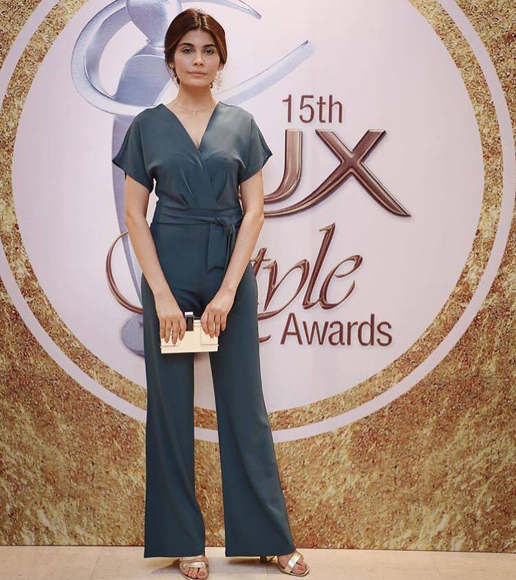 StyleCatchup's tweet photo. Beautiful in #nudemakeup, this girl never fails to impress. #AmnaBaber at the #LSA16 #nominations at #Karachi https://t.co/wolfnQ4wQO
