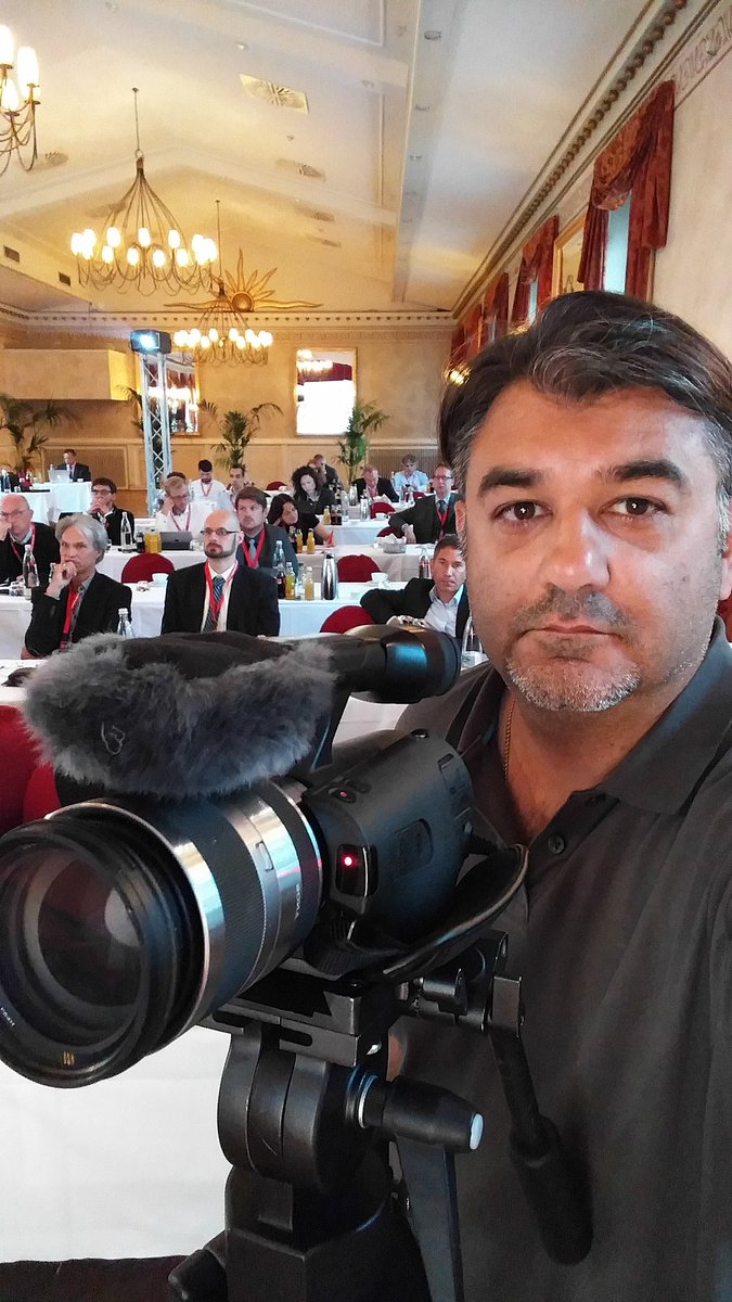 derschoeneali's tweet photo. Filmen auf der @EuroCloud_DE in der Wolkenburg #ecdc16 #Digitalisierung #Wandel #365koeln @eco_de #Bewegtbild #zoomm https://t.co/bAhMB6rK83