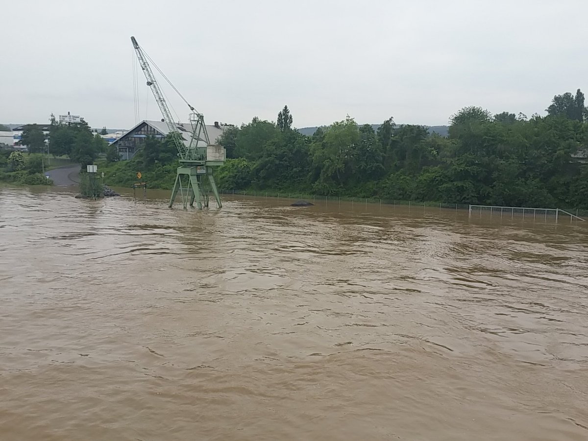 autosteigers's tweet photo. Hou de waterstanden in de gaten. Niet alle autosteigers houden het droog. https://t.co/HUewiwMOWE