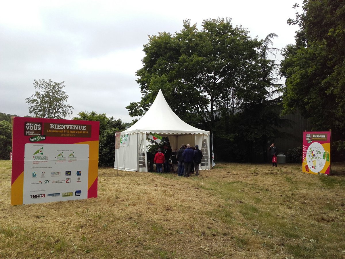ChambagriBzh's tweet photo. C'est parti pour #TechnBioBzh à Bignan. 2 jrs d'échanges et de passerelles entre #agriculture #bio et convenionelle https://t.co/tXe5L7vAfc