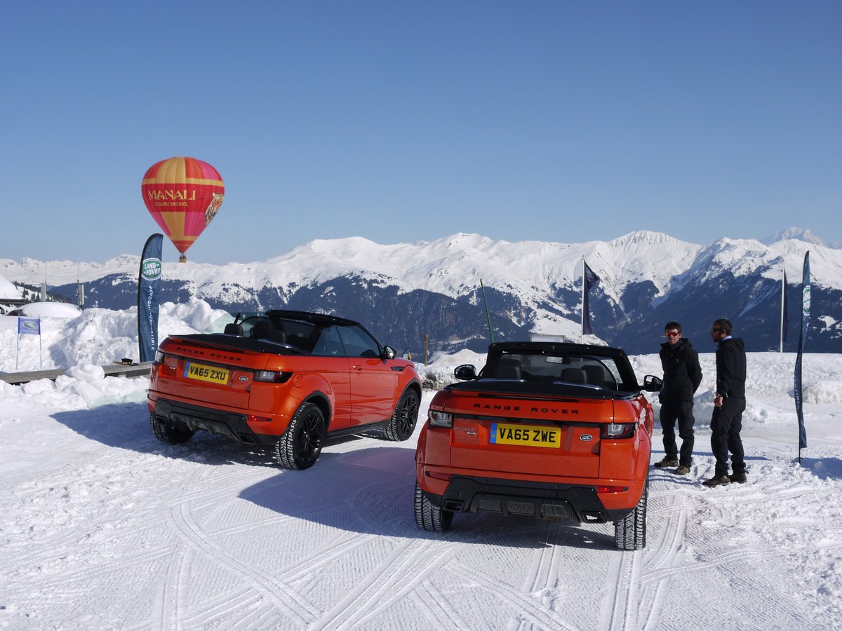YTimesMotoring's tweet photo. All Seasons Soft Top - The New #EvoqueConvertible from Land Rover reviewed:

https://t.co/yPI3mNiy5E

@LandRover_UK https://t.co/ywUd07dsoI