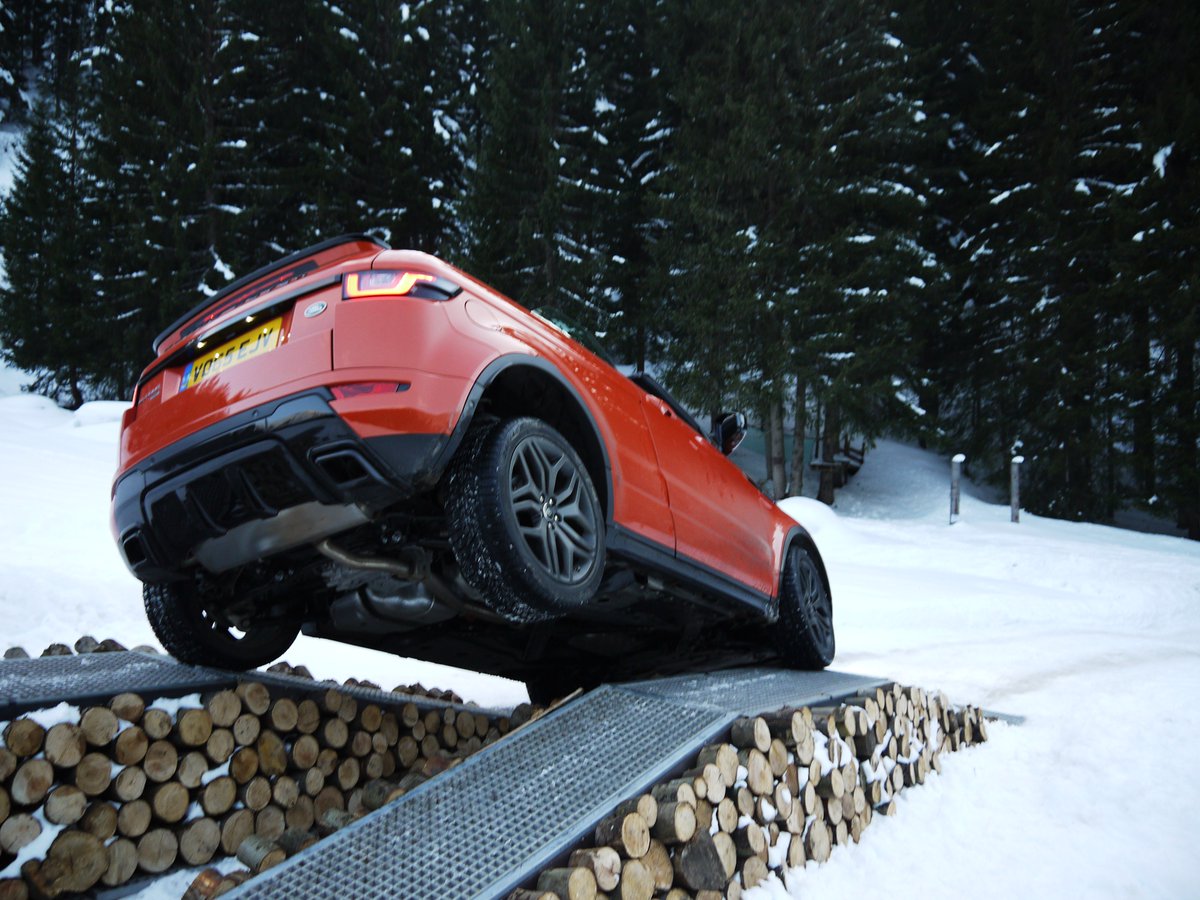 YTimesMotoring's tweet photo. All Seasons Soft Top - The New #EvoqueConvertible from Land Rover reviewed:

https://t.co/yPI3mNiy5E

@LandRover_UK https://t.co/ywUd07dsoI