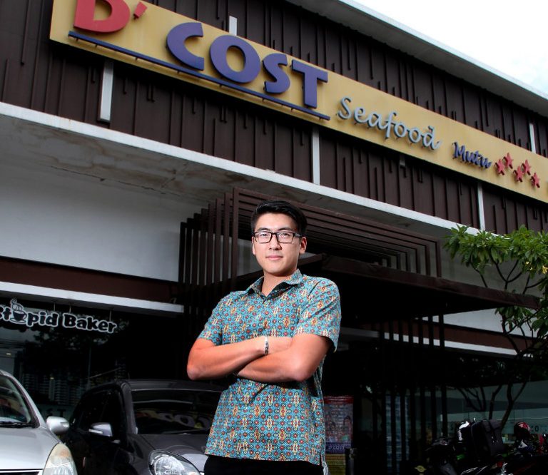 D’Cost Kini di Tangan Anak “Sang Pendekar” swa.co.id/youngsterinc/n…