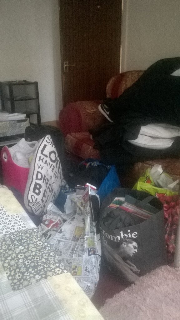 EmmaJaneDynes's tweet photo. Don't leave 😭 @JessBarnes_ I'm gona start unpacking everything. https://t.co/IeDCH5BYwR