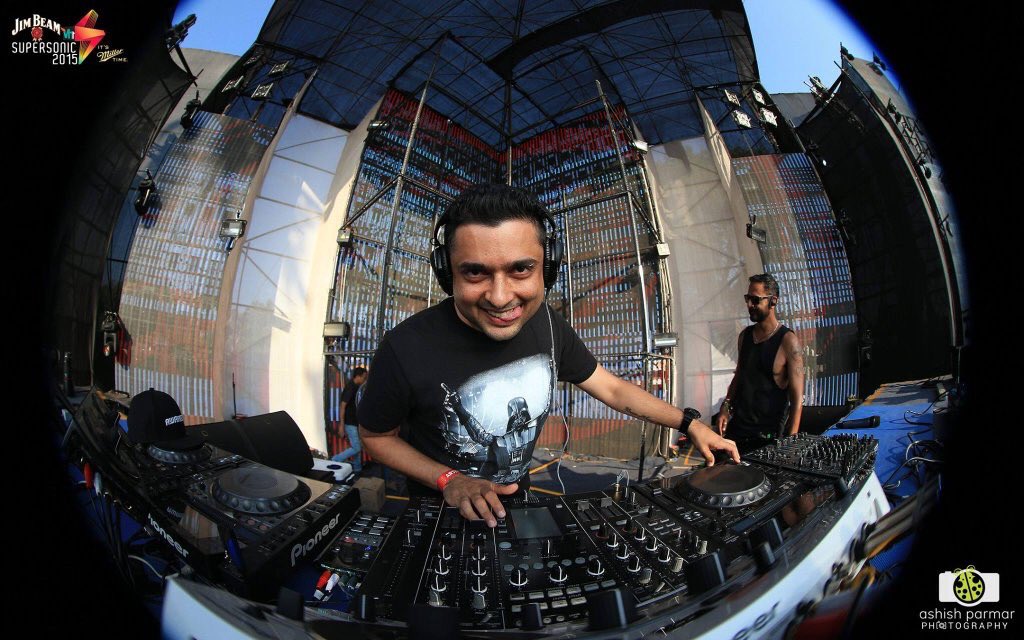 nikhilchinapa's tweet photo. Happy birthday to my favourite TechnoMonster @TuhinMehta. Have a great year ahead my brother!! #GoSupersonic 🎂😀 https://t.co/lxo7sheAUU
