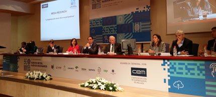 Vida_Economica's tweet photo. @cemmalaga apuesta por la digitalización de empresas #CEMdigital https://t.co/Uk0CU945zE https://t.co/ym6KnWBZf4