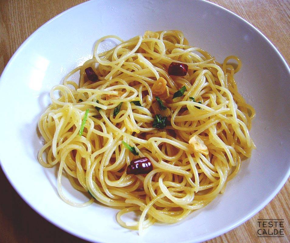 testecalde's tweet image. Che ne dici di un buon piatto di #spaghetti aglio, olio e peperoncino dalle #testecalde? #Rutigliano