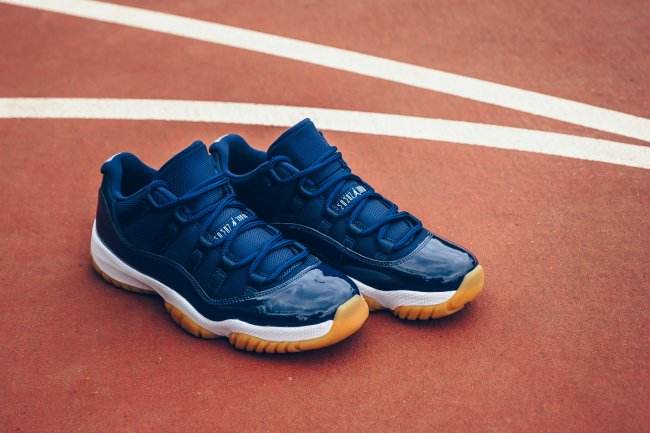 GoodGasPacks's tweet image. Air Jordan XI Retro Low Midnight Navy – New Images - sneakerpress.com/2016/06/01/air… CLICK FOR MORE PICS!