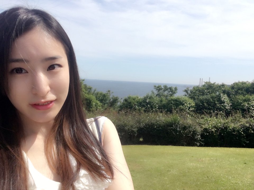 青山晴香 昨日の写真の続き 山の中をぐるぐるしたんですが すごく開けているところがあって 海と空が綺麗に見えました ゚ ゚ ゚ 風が強くて微妙な表情 笑 青山晴香 昨日の写真の続き 山の中をぐるぐるしたんですが すごく開けているところがあって 海と空が綺麗に見えました ゚ ゚ ゚ 風が強くて微妙な表情 笑