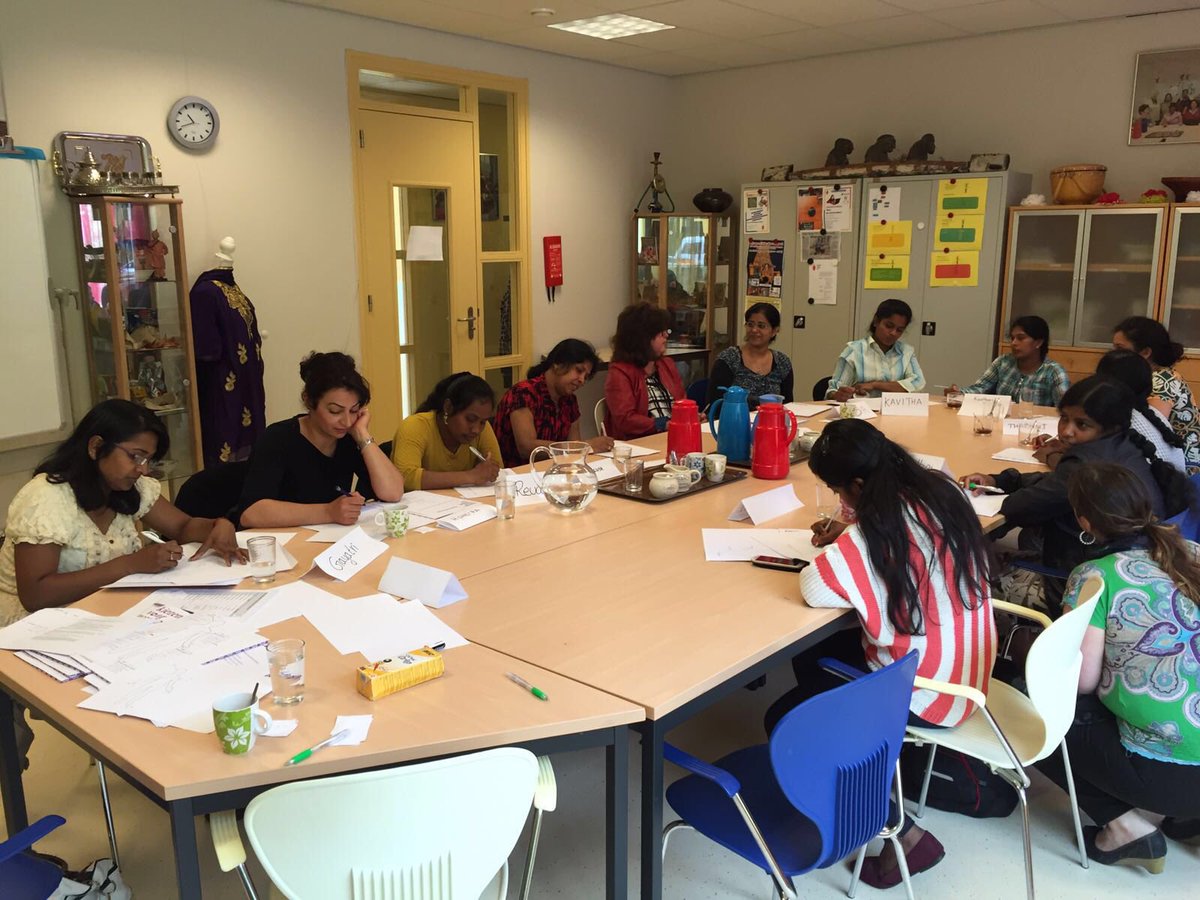 Diversion_nl's tweet photo. Vandaag de 2e 'Kiezen Voor Werk? 2.0'-training bij Vrouwencentrum Den Helder, met vrouwen uit oa India, Afghanistan. https://t.co/POdd87KuLr