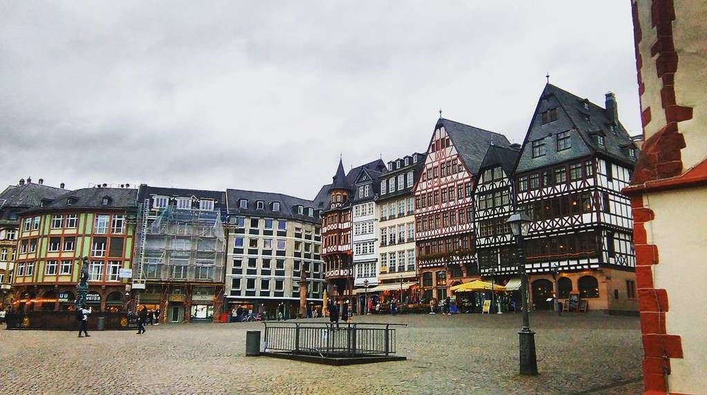 Frankfurt #missyou #travel #traveling #case #antique #germany #gemania #viaggio #febbraio #2k16 #cousin #memories #…