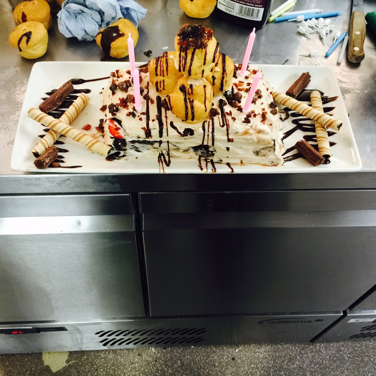 Celebrating 4th birthday with our guest and her family🎉🎉