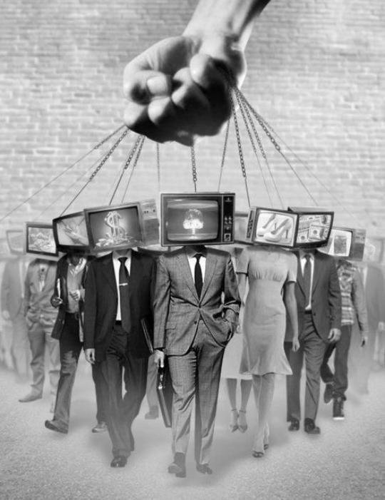 Toplumun genelinin neler döndügünden  haberi yoktur. Hatta haberi olmadığından dahi habersizdir. Noam Chomsky