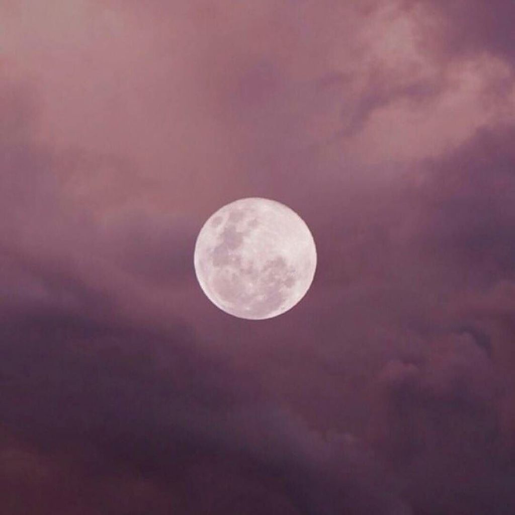 kareenRramirez's tweet photo. #moon #mond #moonshine #purple #night #beauty #loveit #inlove #with #the #sky #skyisthelimit #tfl #t4l #lfl #l4l #t… https://t.co/SDILim5dke