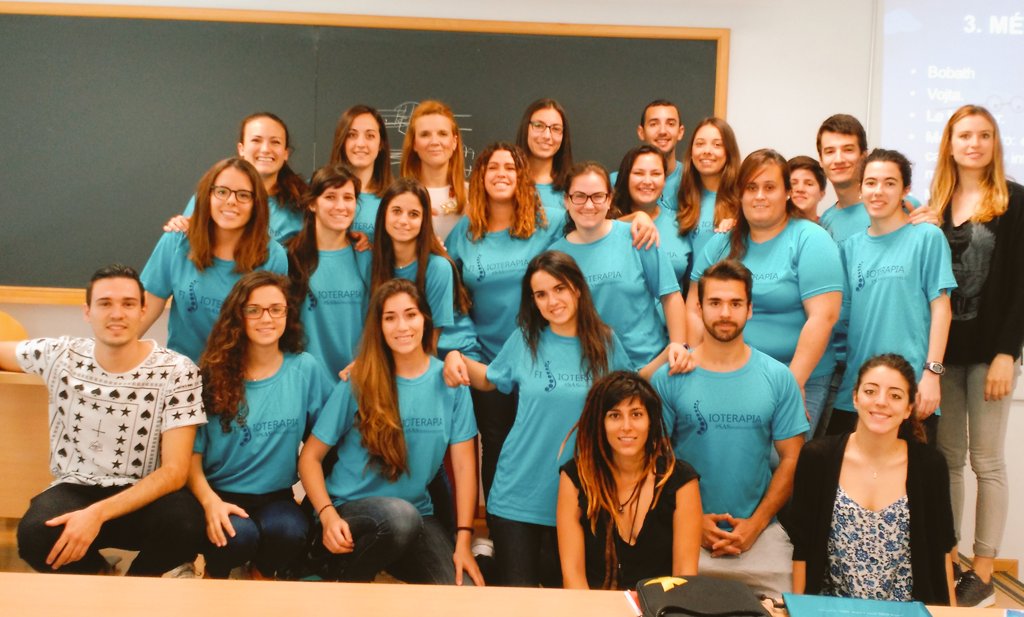 raquelchillon's tweet photo. Esta mañana en Fisioterapia de @unisevilla hay mucho color defendiendo @FisioterapiaSi por la salud de la población. https://t.co/jhduqlya79