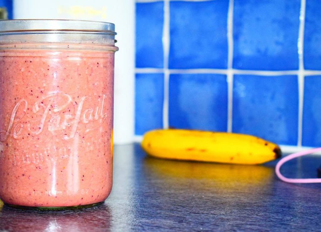 by @thebeautifulhealthguide 😋SMOOTHIE TREAT 
Pretty smoothies 💋 taste just as great 
Smoothie 🍹 Details: 
1️⃣ 1 BAN…