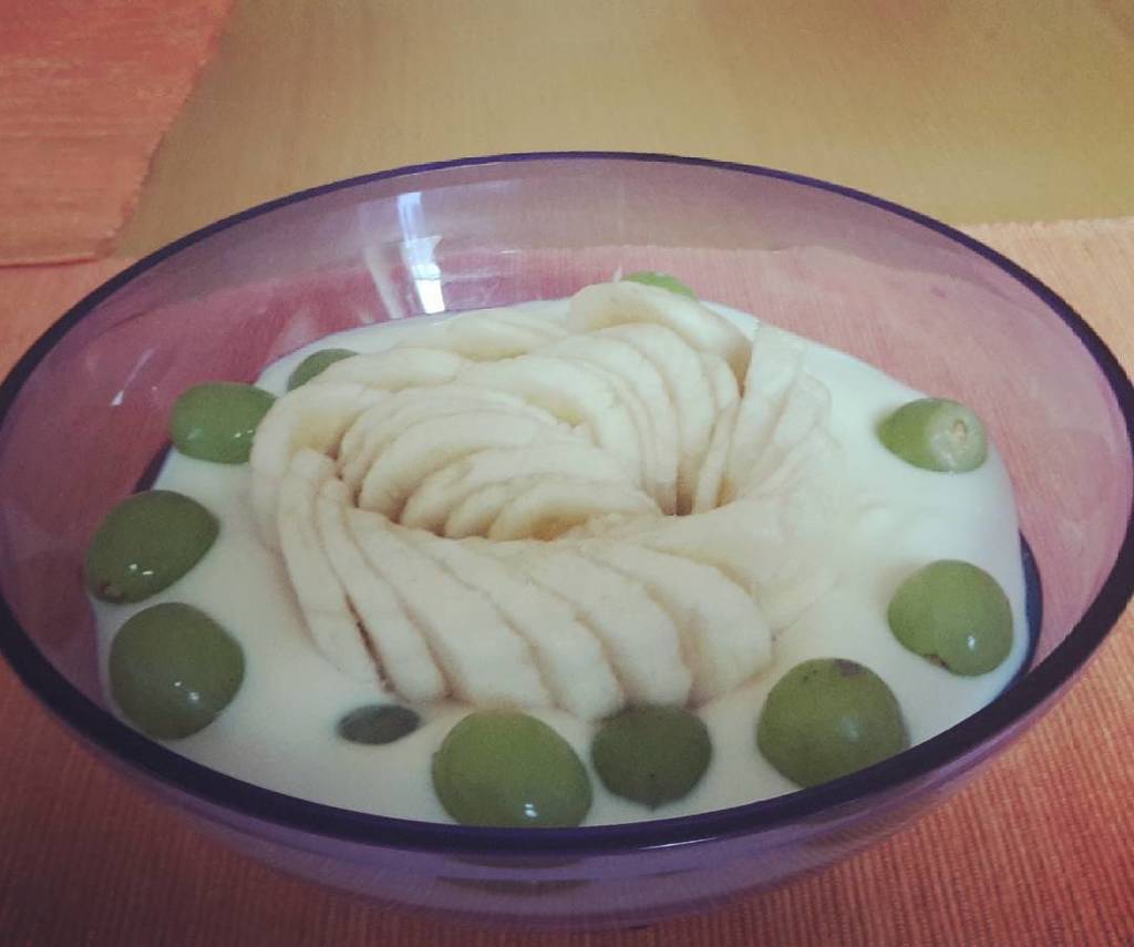 by @dju.alex Guten Morgen! 💕 
Ich durfte heute feststellen, dass ich eindeutig keine Rosen aus Obst herstellen kann…