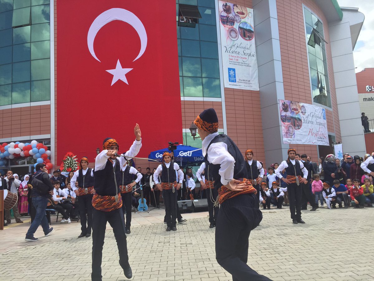 Recep Tayyip Erdoğan Kültür Merkezi Yıl Sonu Etkinlikleri... Teşekkürler BelediyeBaşkan'ımız Orhan Bulutlar ve Ekibi