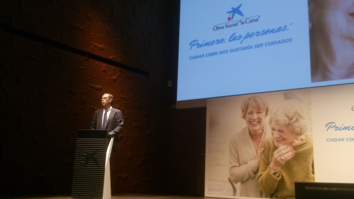 MatiaFundazioa's tweet photo. Ponencia inaugural Francesc Torralba y su análisis de la vulnerabilidad #CuidarAlasPersonas https://t.co/M5nfJQBxJR
