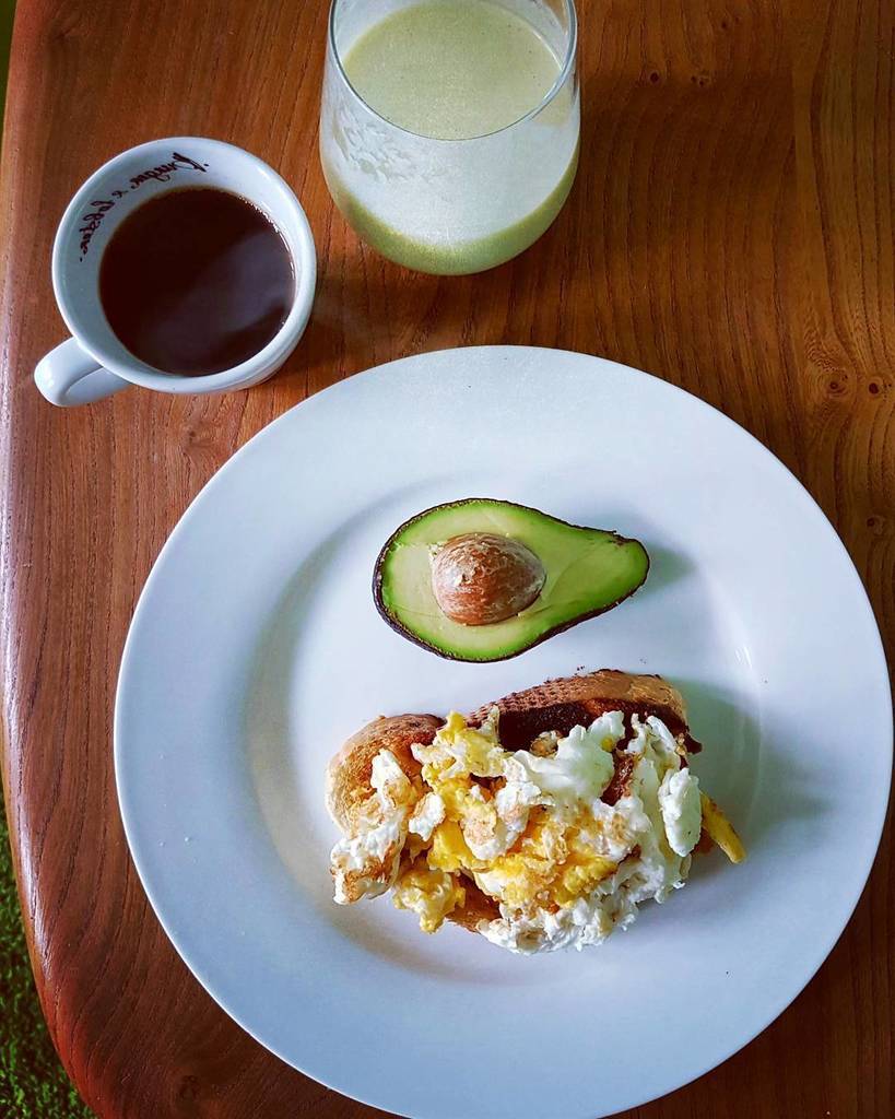 paigethorne88's tweet photo. #greenjuice by lucianaames17 All happiness depends on a leisurely breakfast #wednesday #br… https://t.co/2l2tiFXdkb https://t.co/8DR1v4x1qj