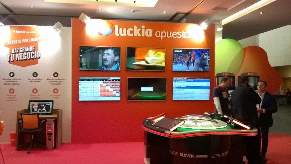 jocprivat's tweet photo. . @luckia_es  en #ExpoAzar en el XX Congreso #COFAR #Barcelona 1-6-2016 https://t.co/vOM6fiE8kP