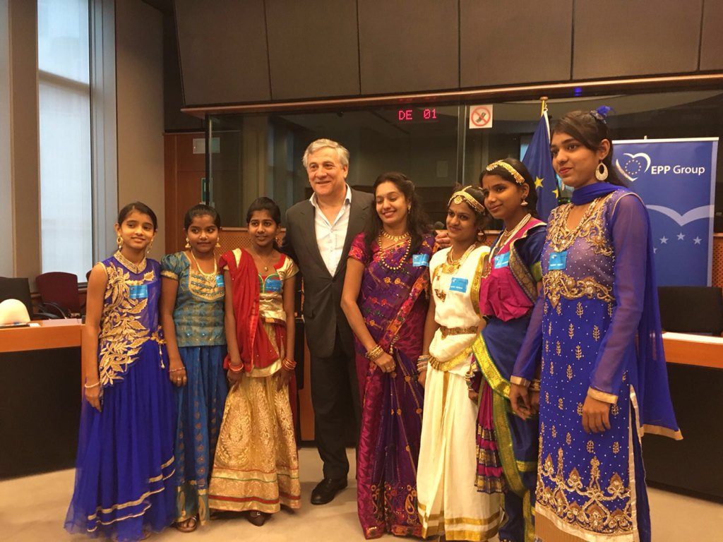 Antonio_Tajani's tweet photo. Unity in diversity with the children of the International Festival of Languages and Cultures, education is the key! https://t.co/h4NWJtHCyt