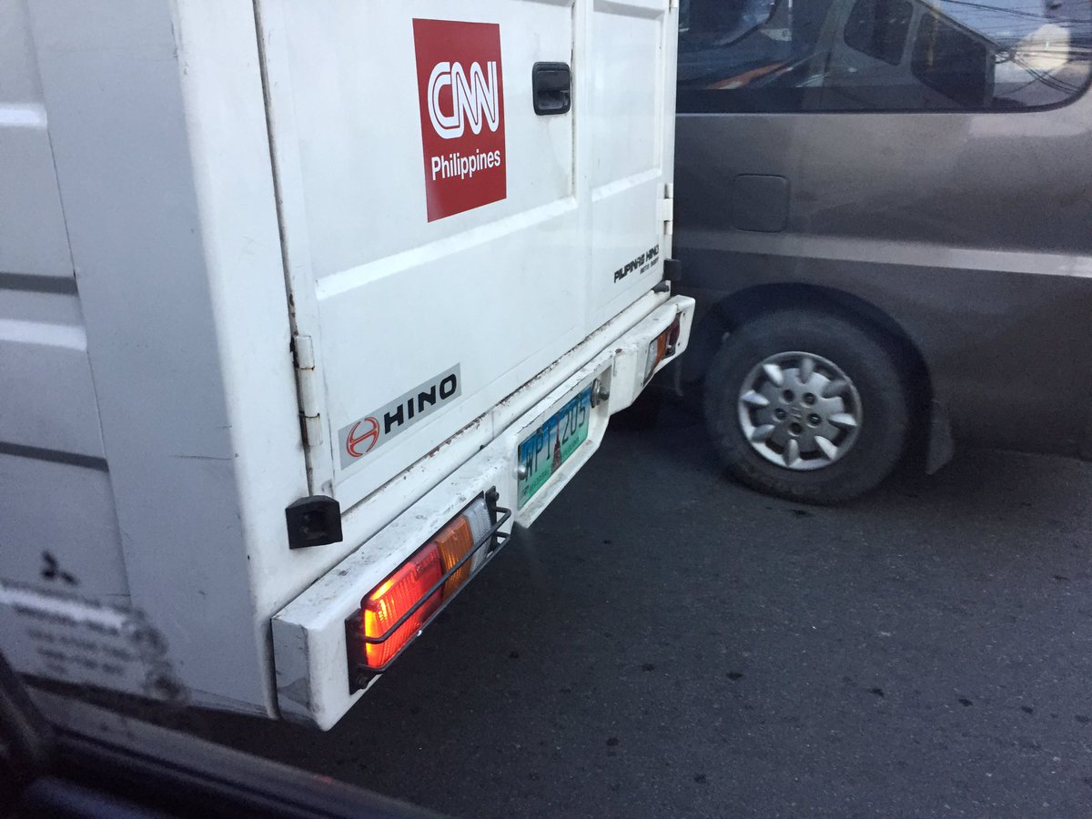 bob_enc's tweet photo. @cnnphilippines your truck countered flow at barangka drive about 10 munutes ago tsk https://t.co/BrLCG1Wowf