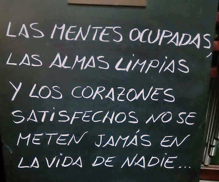 En tanta maraña de críticas por todo y a tod@s... No está buena esta frase? Que tengan un feliz miércoles 🙌🏼