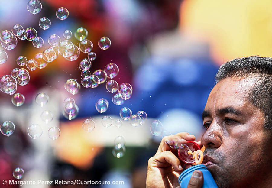 #LaDiaria Burbujas para llevar a casa, en #Cuernavaca. Foto: Margarito Pérez/ Cuartoscuro.com
