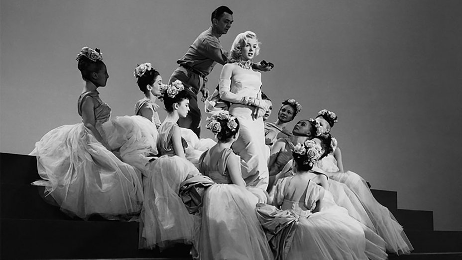 THR's tweet photo. In honor of Marilyn Monroe's birthday (she would have been 90) look back at her rare photos: https://t.co/d0p8Zu4qeW https://t.co/vKkfpbWxrF