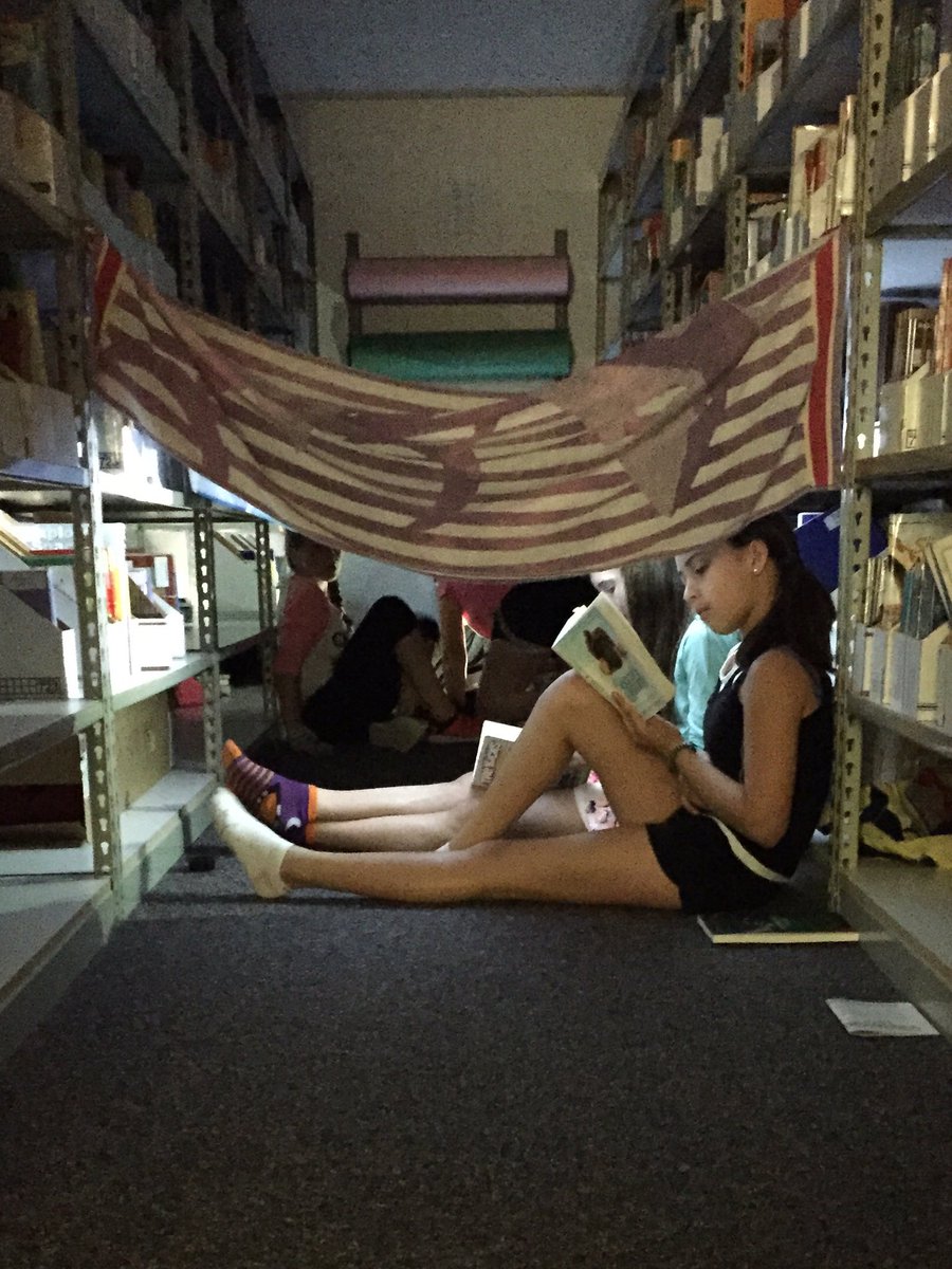 7Firestone's tweet photo. Flashlight reading #ADEreads https://t.co/bnTLKVSFaA