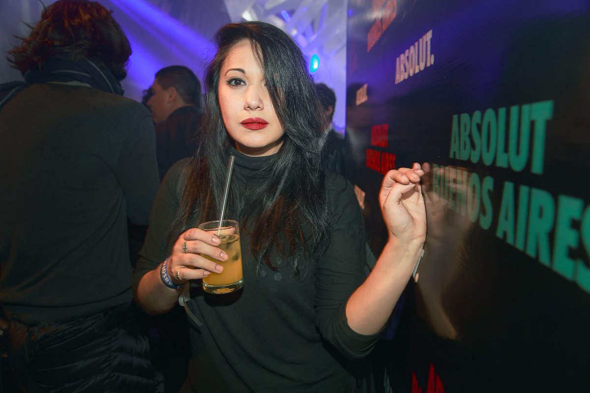 Absolut_Ar's tweet photo. | @emmedemariela, virtuosismo e intensidad en #CocktailCity https://t.co/HbFAQjdHuZ