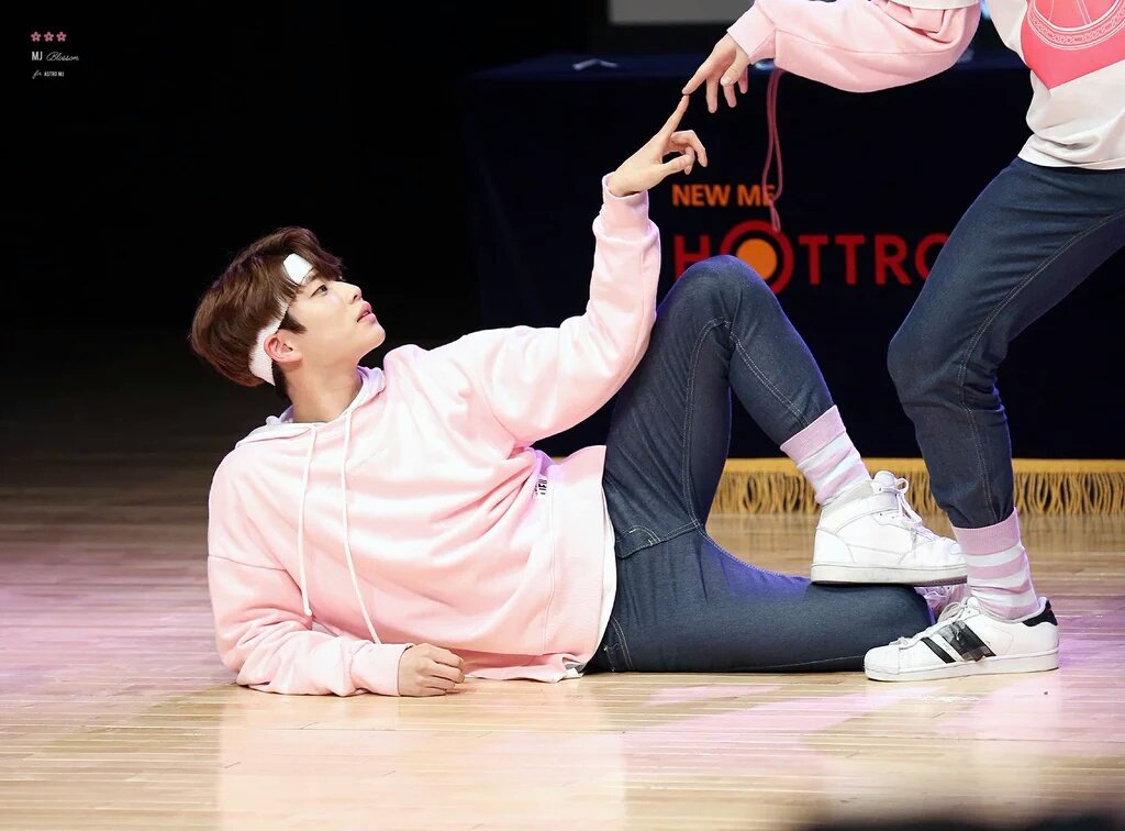 astrodoo's tweet photo. @MJ__blossom
전 이 두장이 넘나좋은...
명준오빠의 개성이 딱 살아있는거 같아섷ㅎㅎㅎㅎㅎㅎ
#100DaysWithASTRO https://t.co/rl6OmNwsru