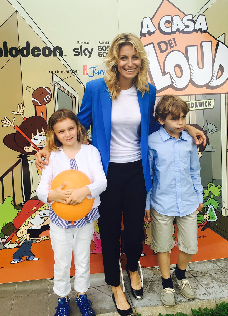 FontanaFederica's tweet photo. E noi non potevamo mancare! #nickelodeon #ACasaDeiLoud #party #cartoon #Roma #friends #brothersister https://t.co/D4TuiZls13