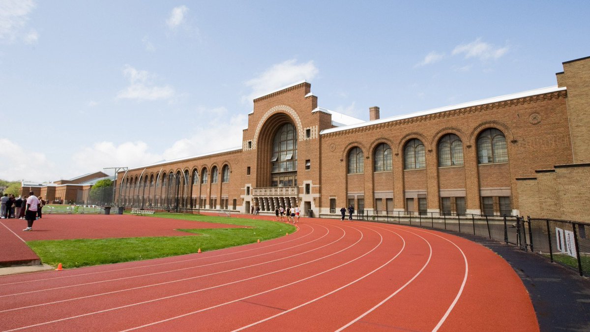UMichTrack's tweet photo. On #GlobalRunningDay, we're grateful for all the scenic locations Ann Arbor has to offer!

#GoBlue #RunAA https://t.co/wJ3lBhycaI